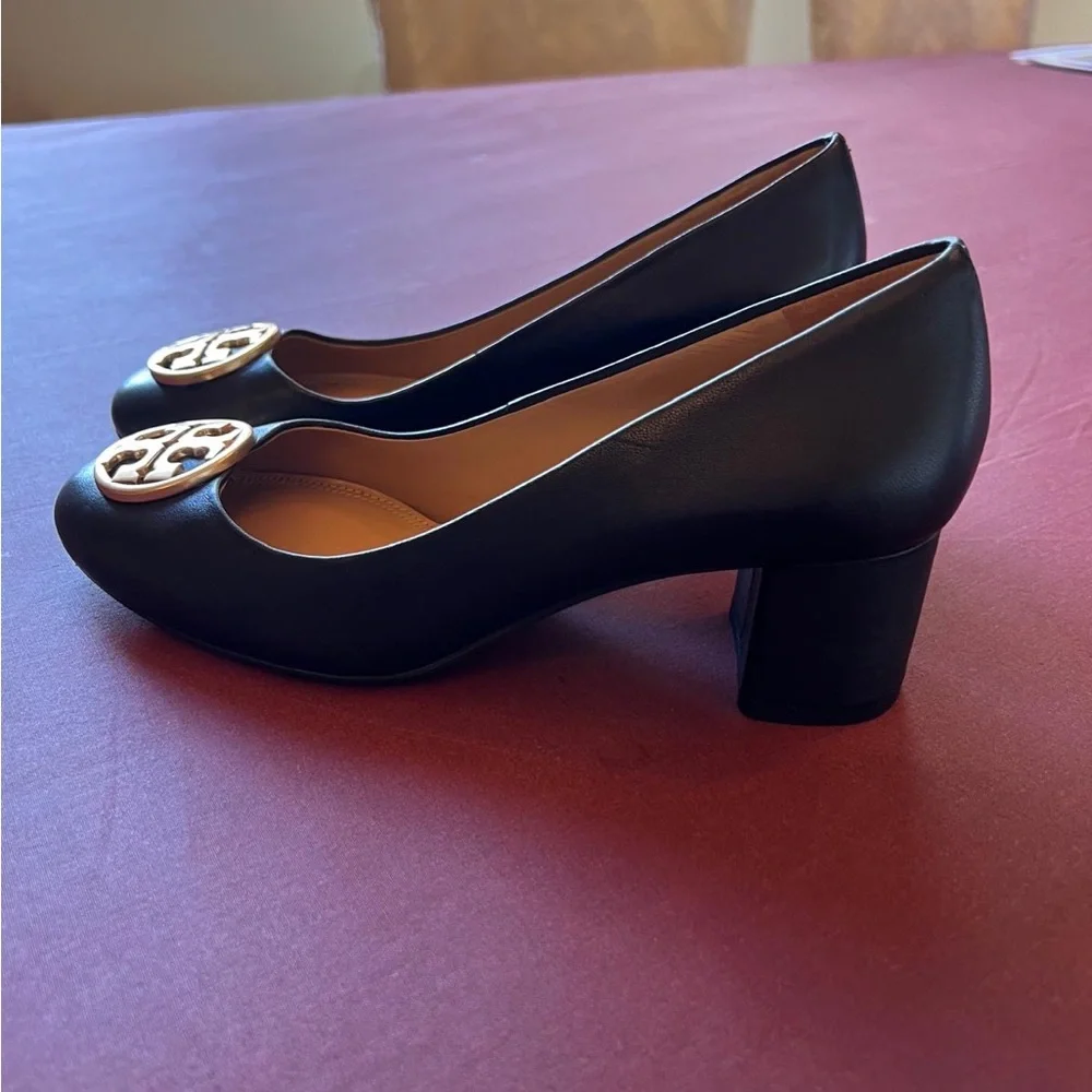 Tory Burch Leather Chelsea 50MM Pump - Picture 2 of 9